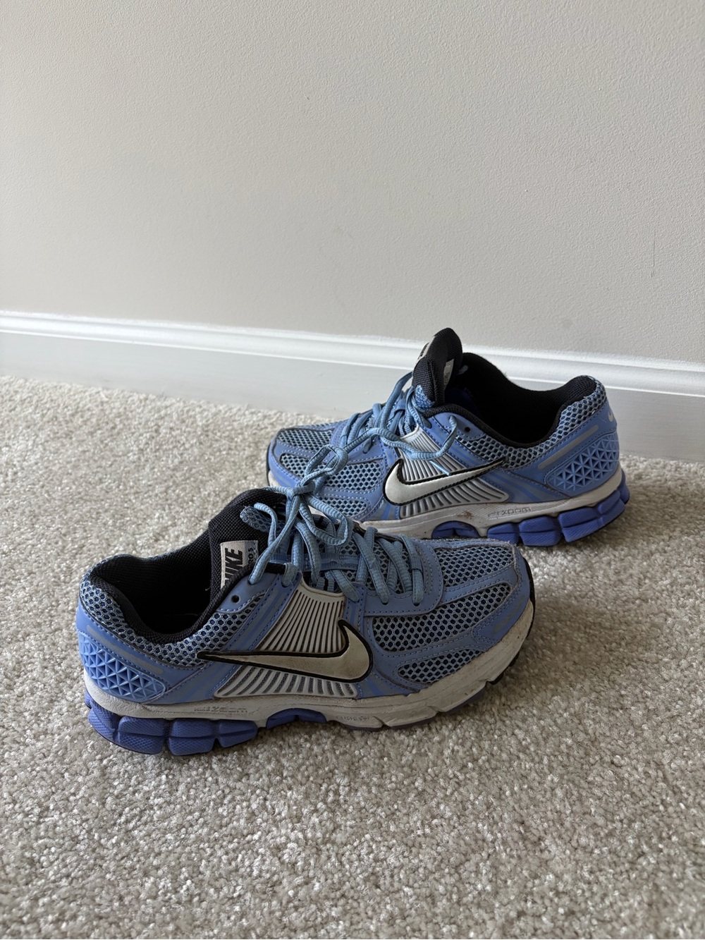 Nike Light Blue and Silver Vomero’s Mesh Running Shoes
